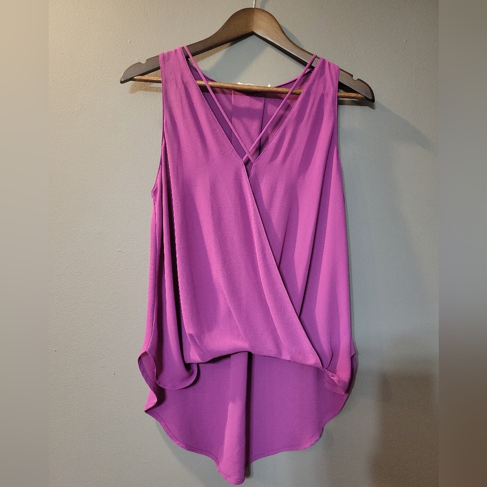 Lush Sleeveless High Low Wrap Blouse V Neck Flowy Purple Womens Size XS‎